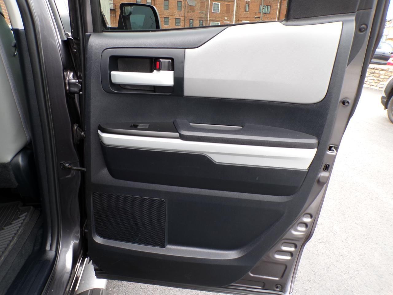 Toyota Tundra 4WD Truck Double Cab 5.7L FFV V8 6-Spd AT LTD (Natl) 2015