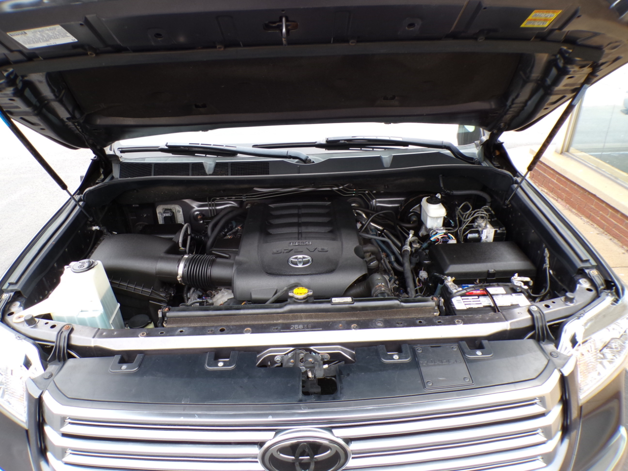Toyota Tundra 4WD Truck Double Cab 5.7L FFV V8 6-Spd AT LTD (Natl) 2015