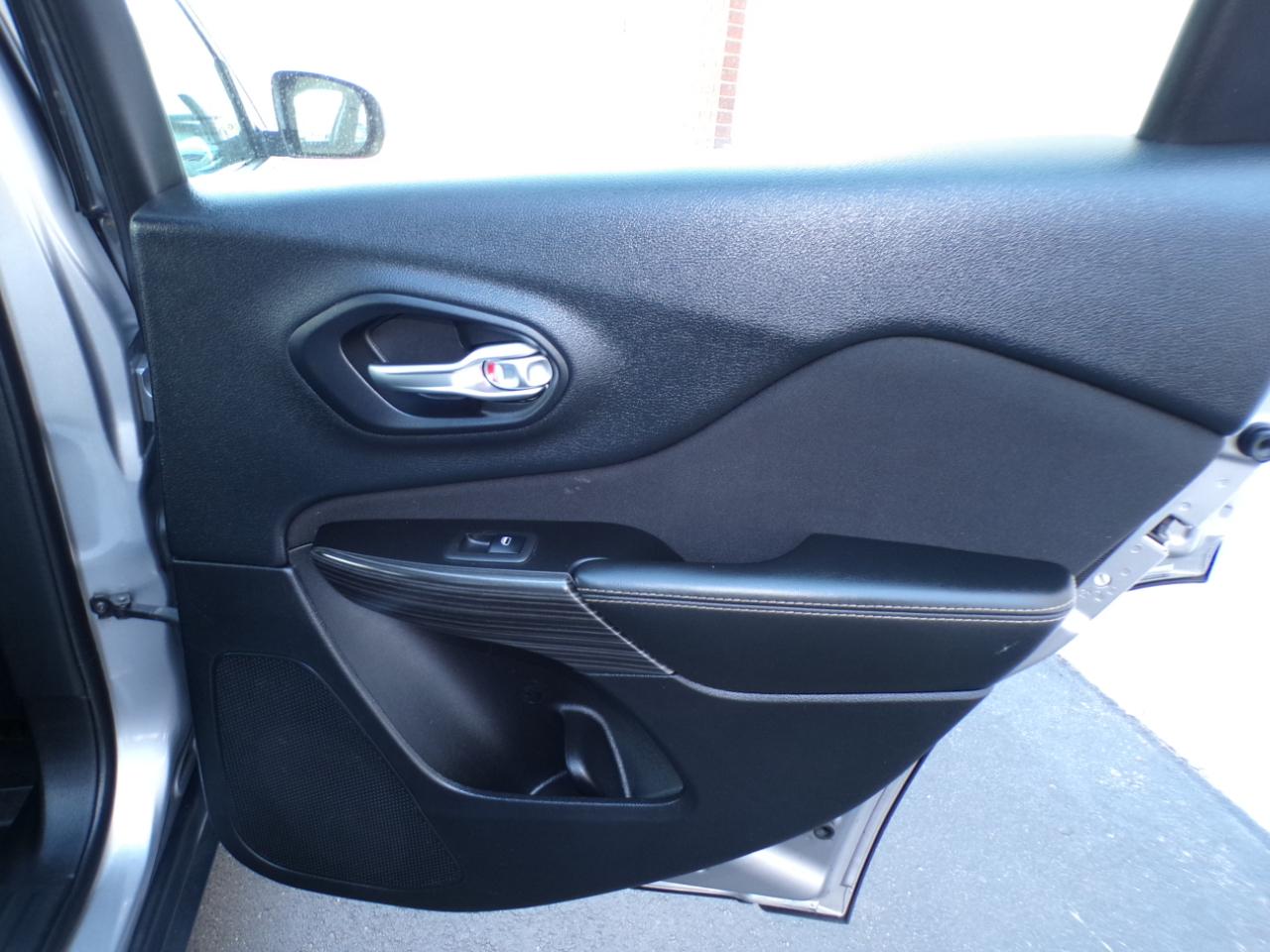 Jeep Cherokee 4WD 4dr Sport 2014