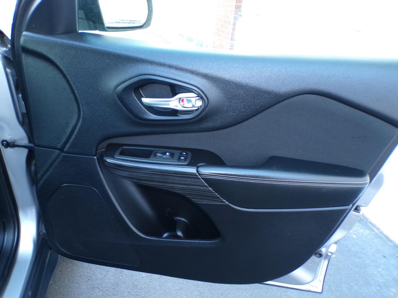 Jeep Cherokee 4WD 4dr Sport 2014