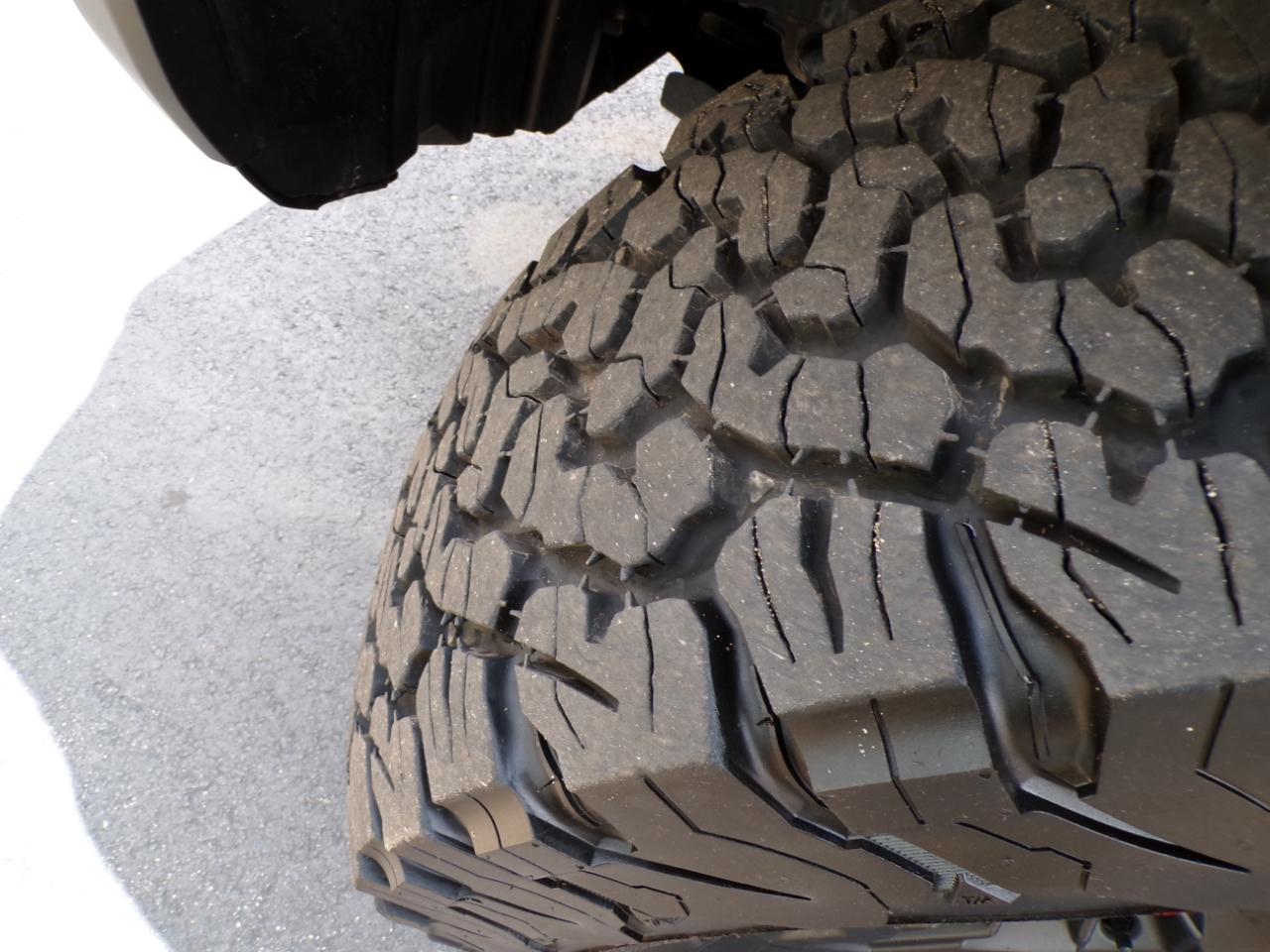 Toyota Tacoma 4WD TRD Off Road Double Cab 5' Bed V6 AT (Natl) 2023