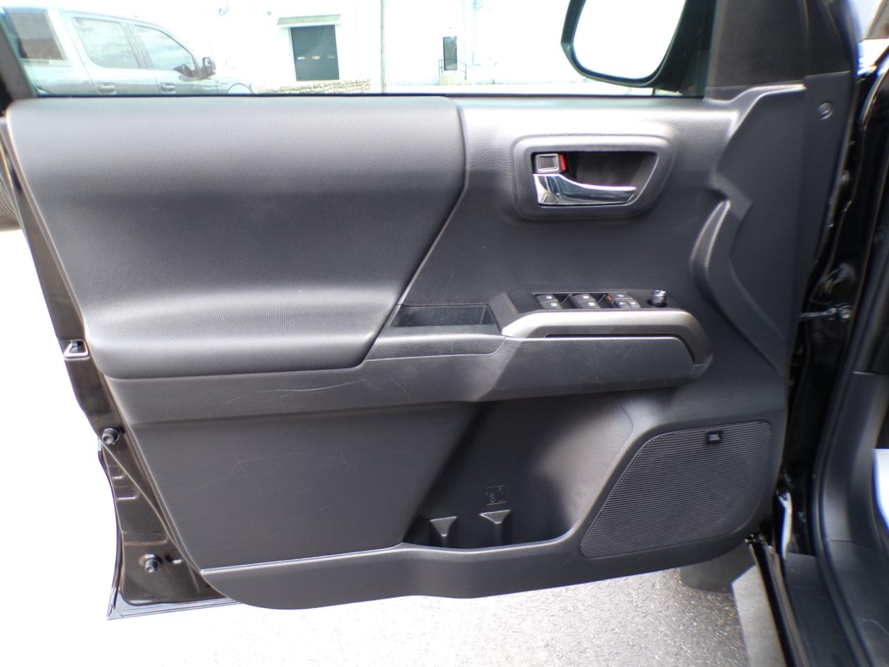 Toyota Tacoma 4WD TRD Off Road Double Cab 5' Bed V6 AT (Natl) 2023