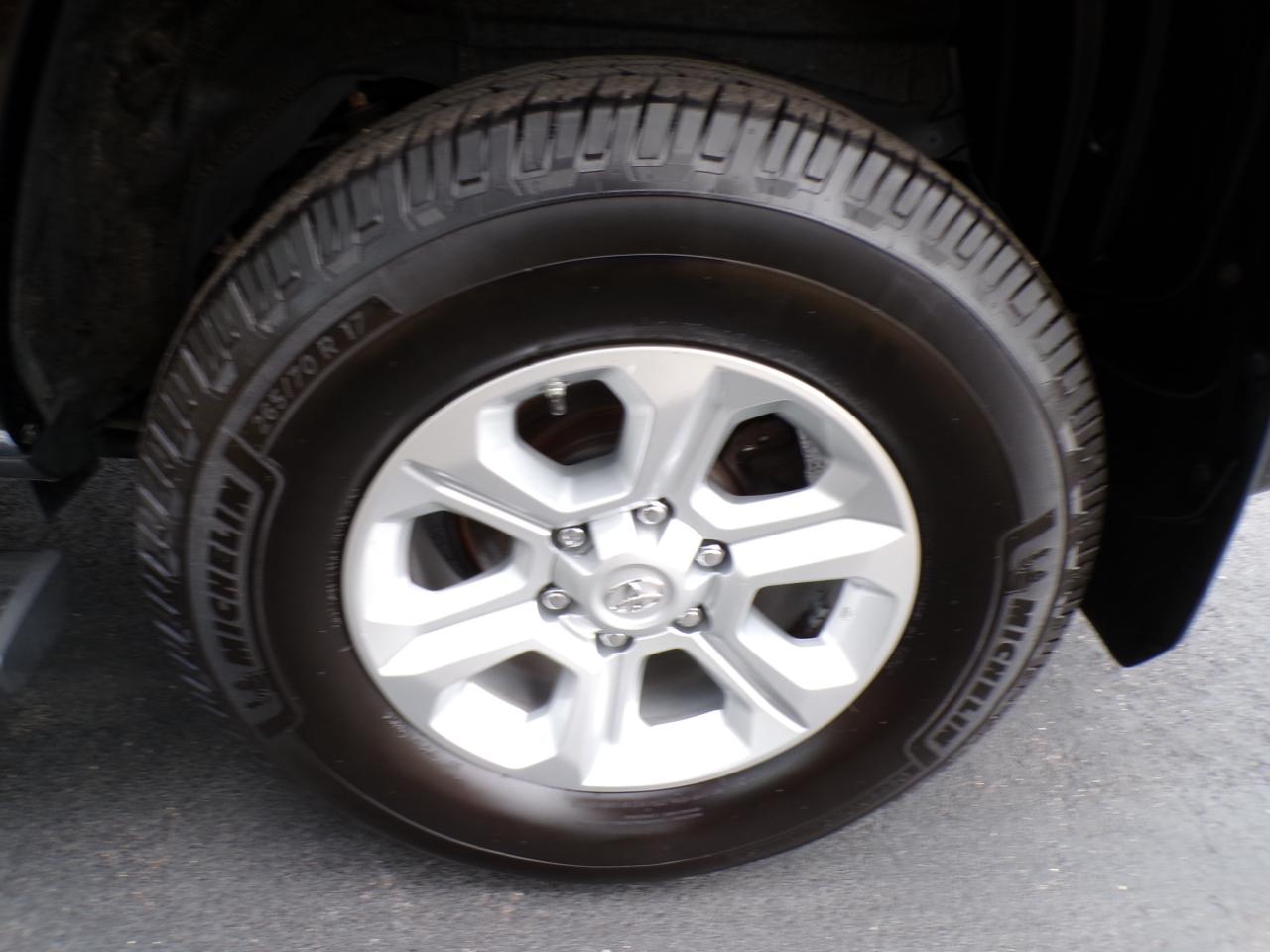 Toyota 4Runner SR5 4WD (Natl) 2019