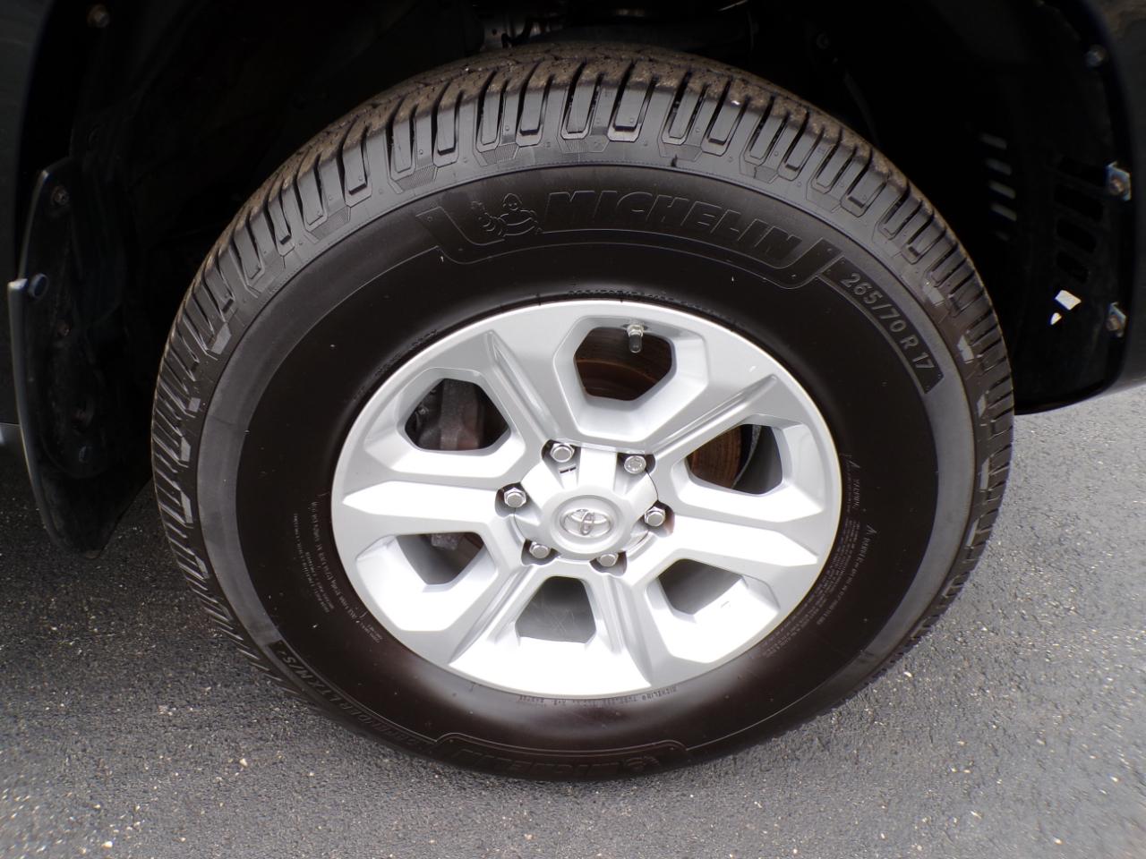 Toyota 4Runner SR5 4WD (Natl) 2019