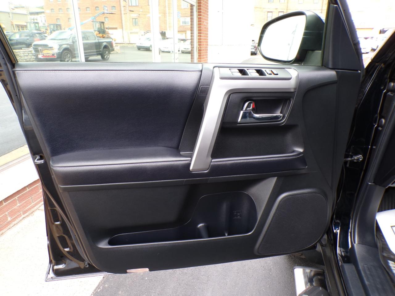 Toyota 4Runner SR5 4WD (Natl) 2019