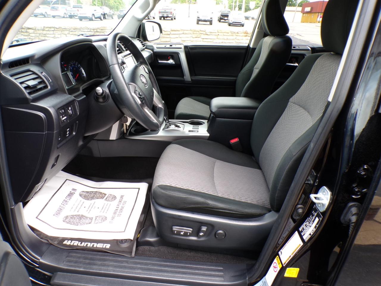 Toyota 4Runner SR5 4WD (Natl) 2019