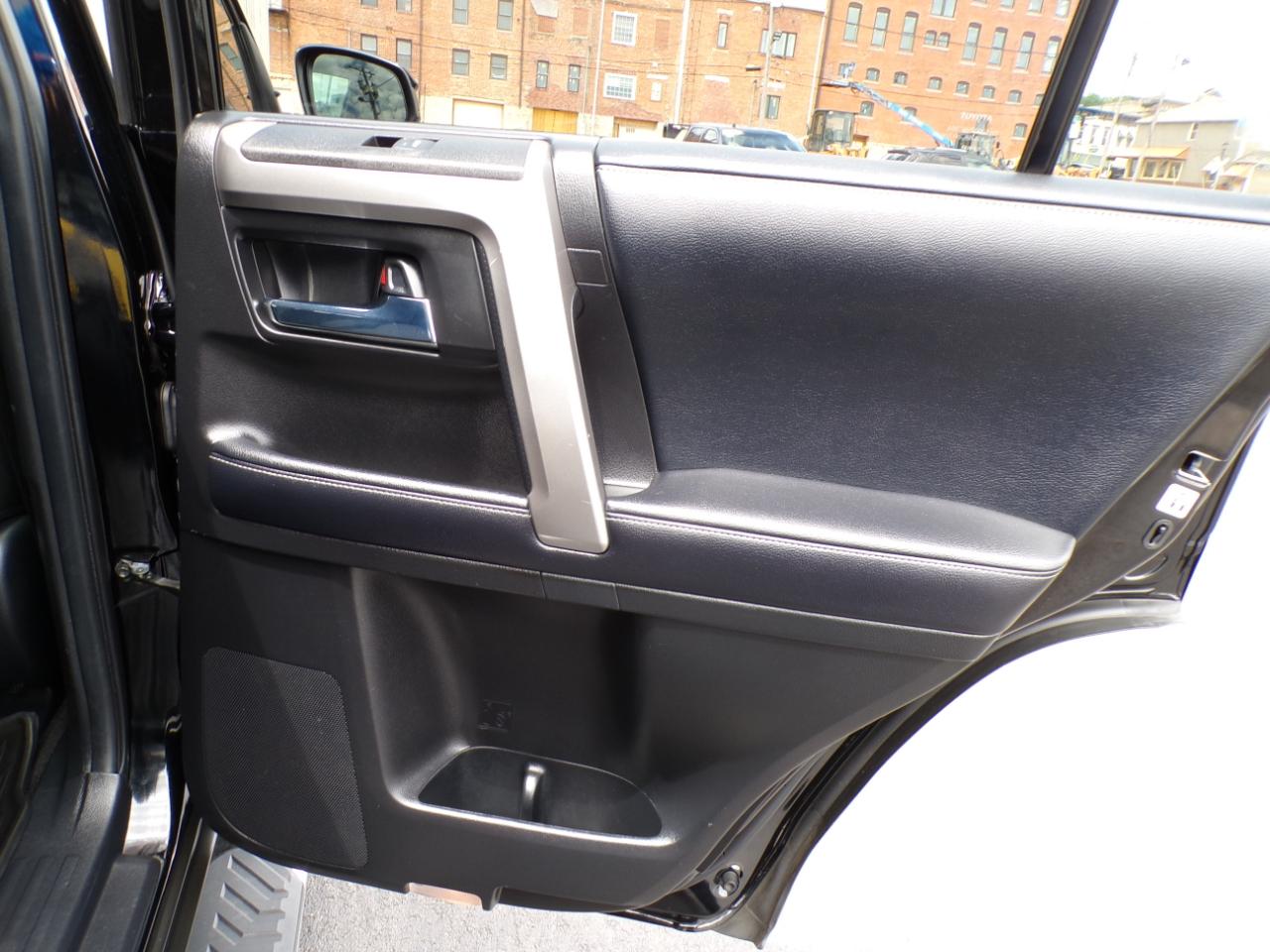 Toyota 4Runner SR5 4WD (Natl) 2019