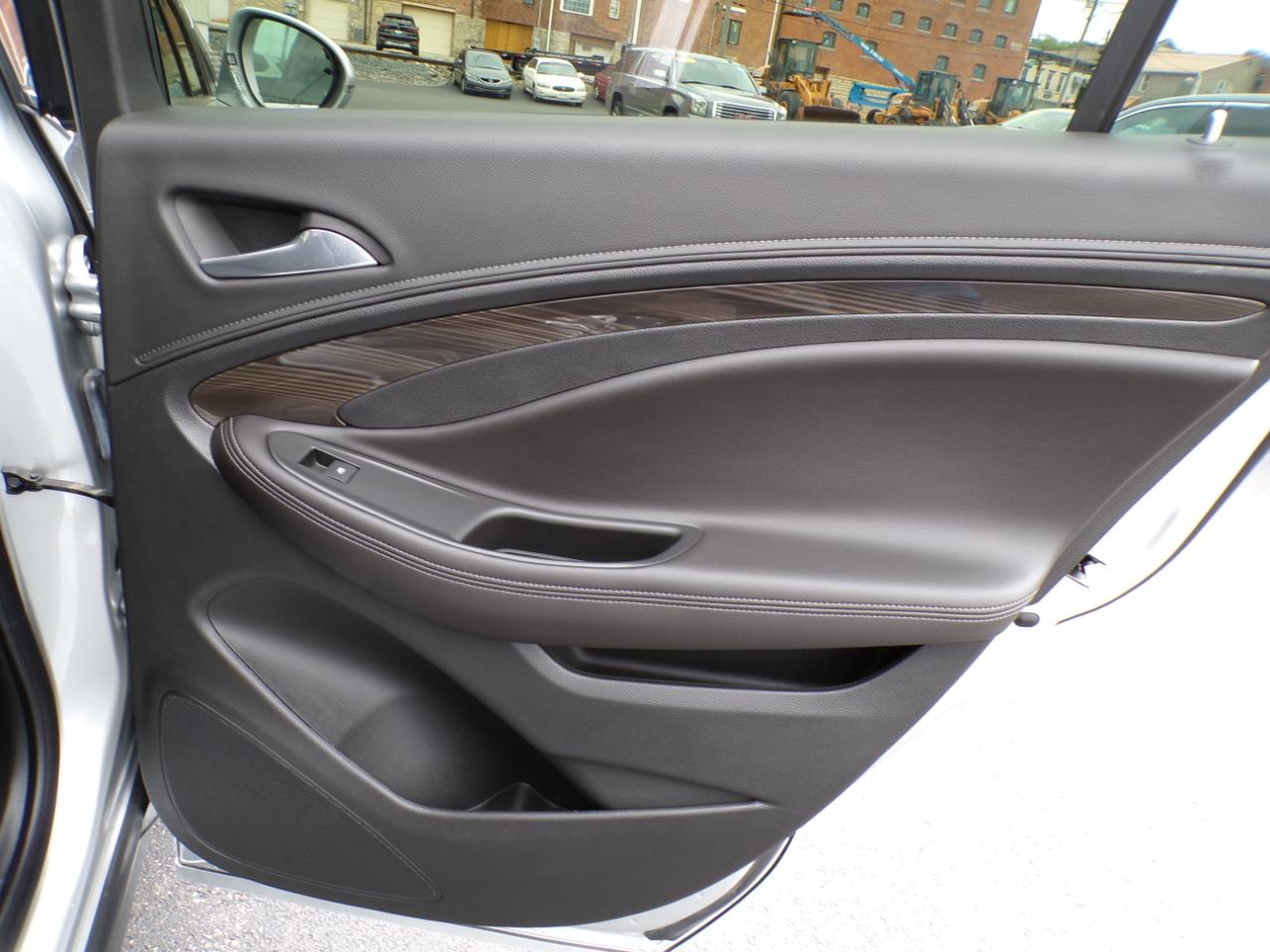 Buick Envision AWD 4dr Essence 2019
