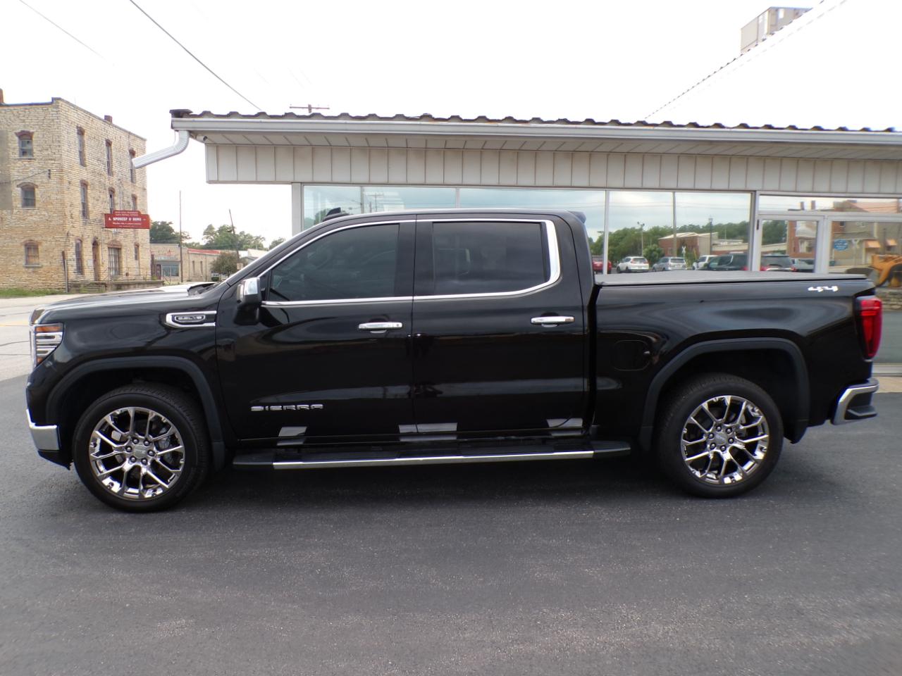 GMC Sierra 1500 4WD Crew Cab 147" SLT 2026