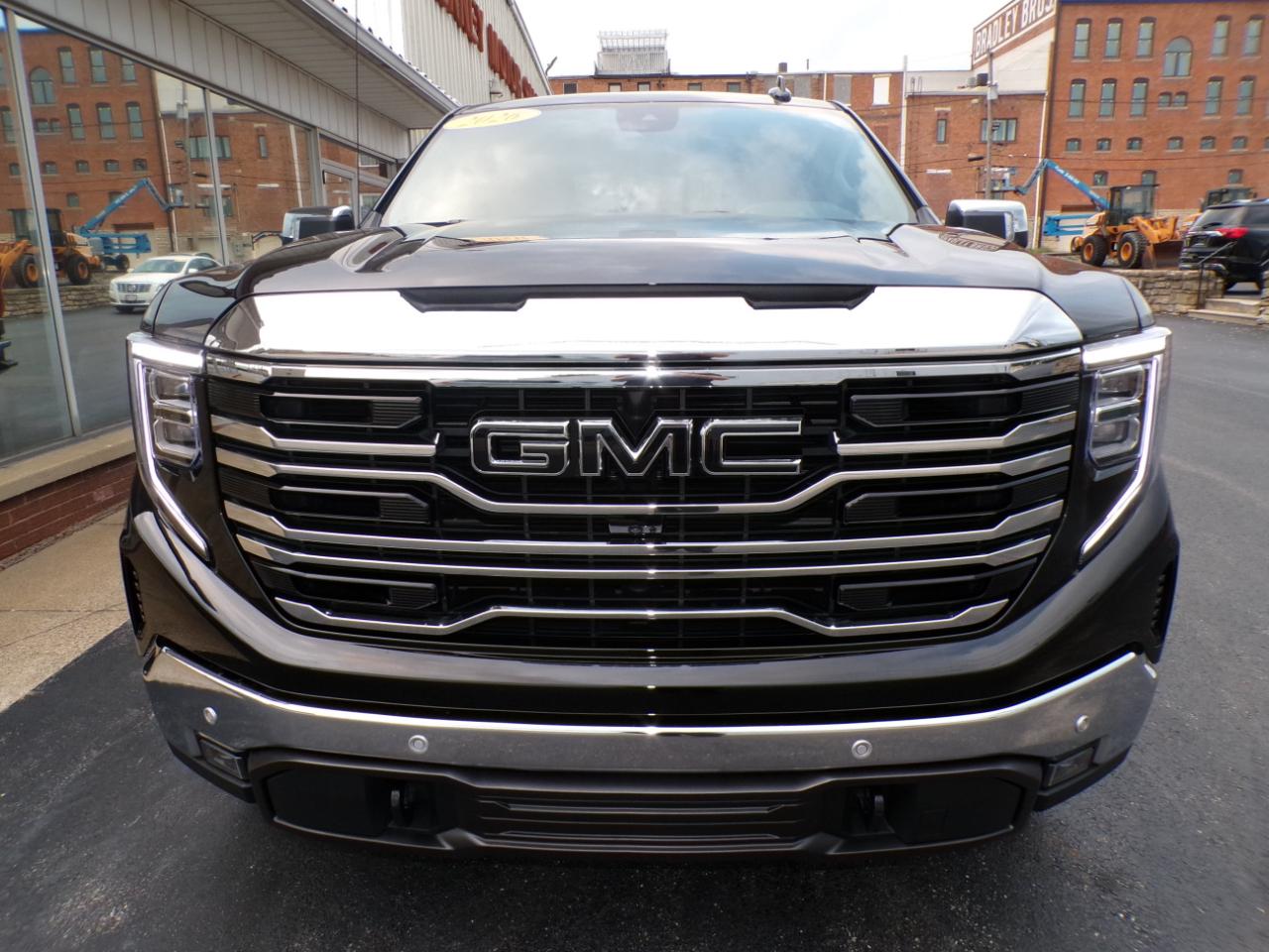 GMC Sierra 1500 4WD Crew Cab 147" SLT 2026