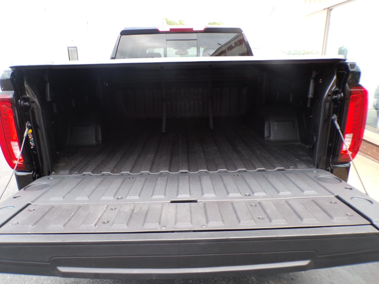 GMC Sierra 1500 4WD Crew Cab 147" SLT 2026