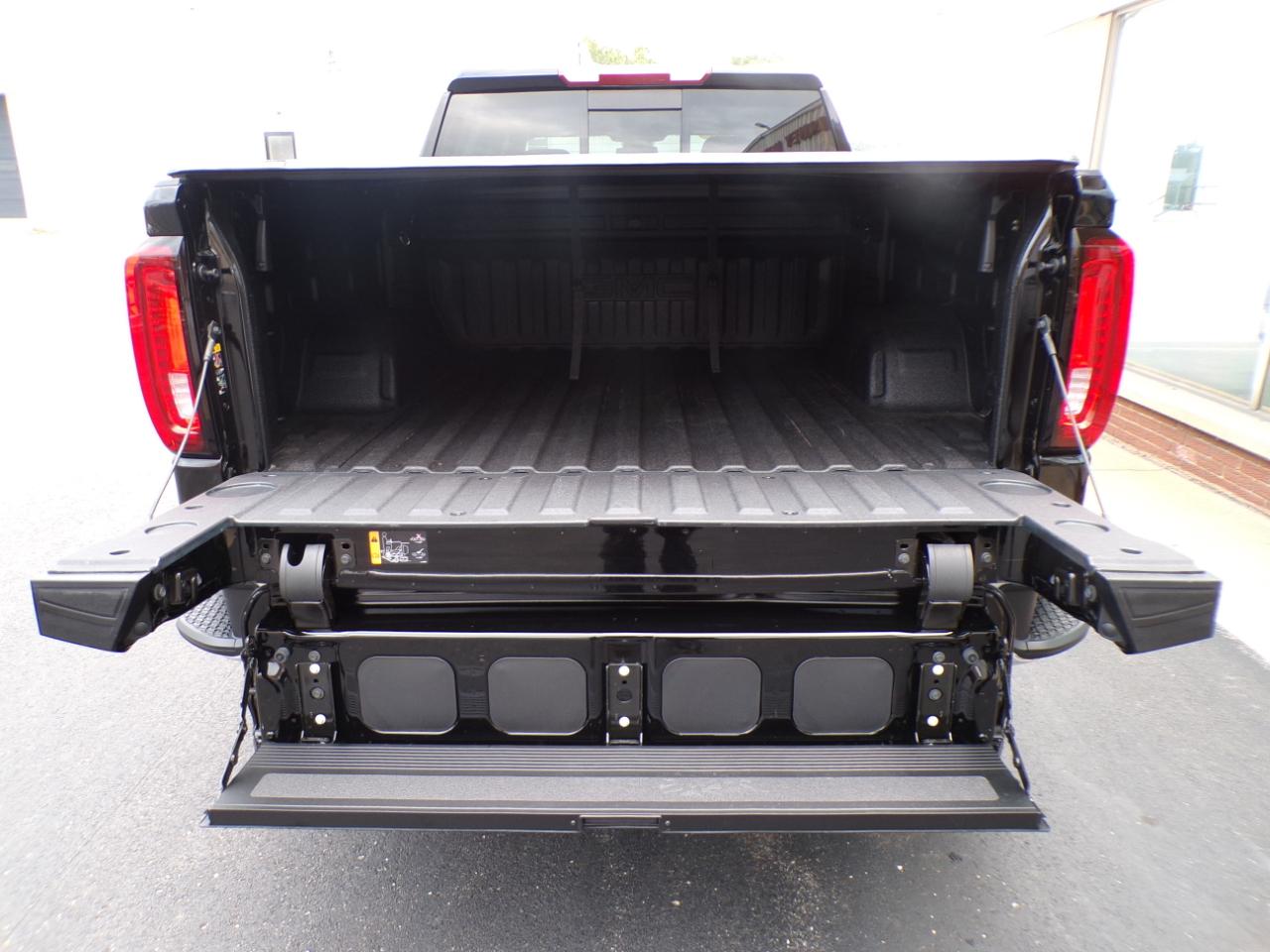 GMC Sierra 1500 4WD Crew Cab 147" SLT 2026