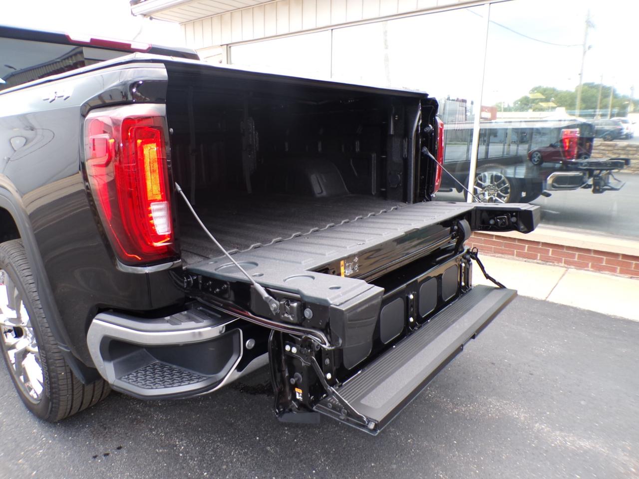 GMC Sierra 1500 4WD Crew Cab 147" SLT 2026
