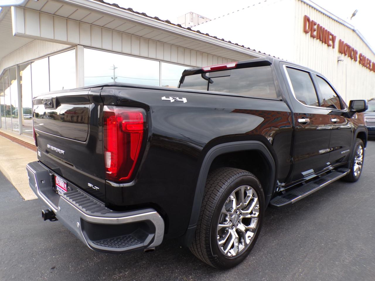 GMC Sierra 1500 4WD Crew Cab 147" SLT 2026