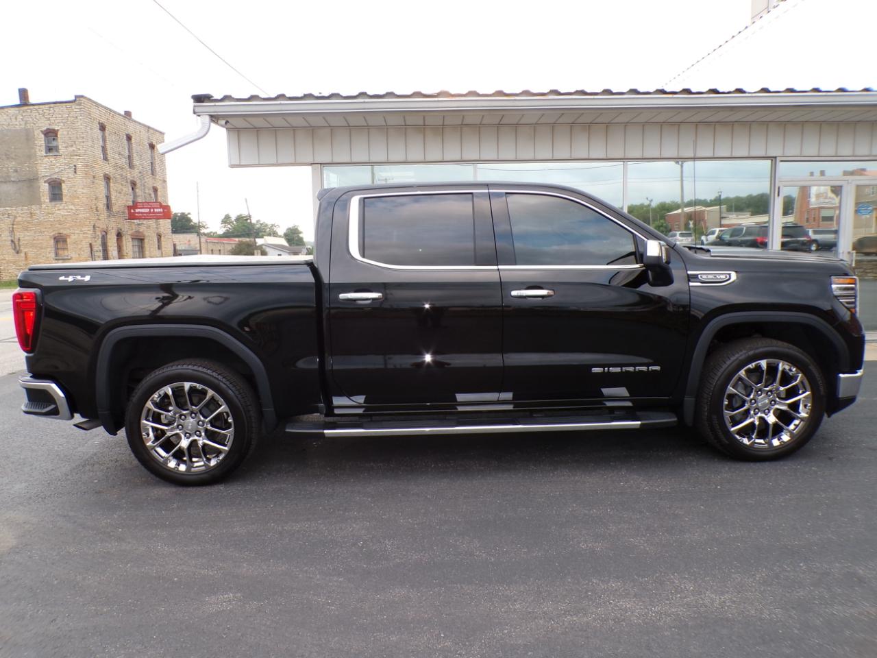 GMC Sierra 1500 4WD Crew Cab 147" SLT 2026