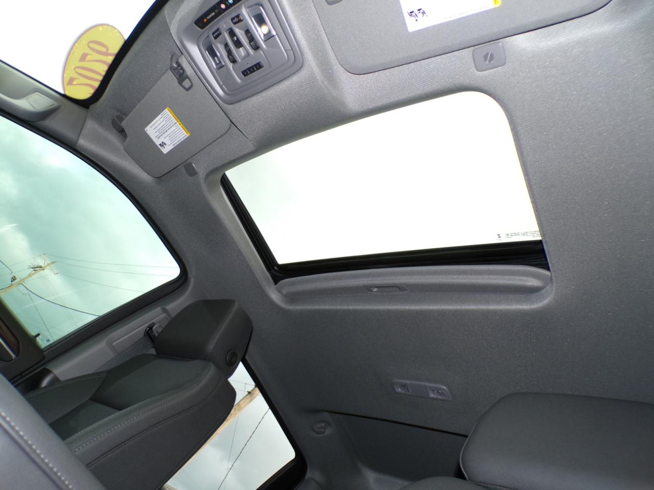 GMC Sierra 1500 4WD Crew Cab 147" SLT 2026