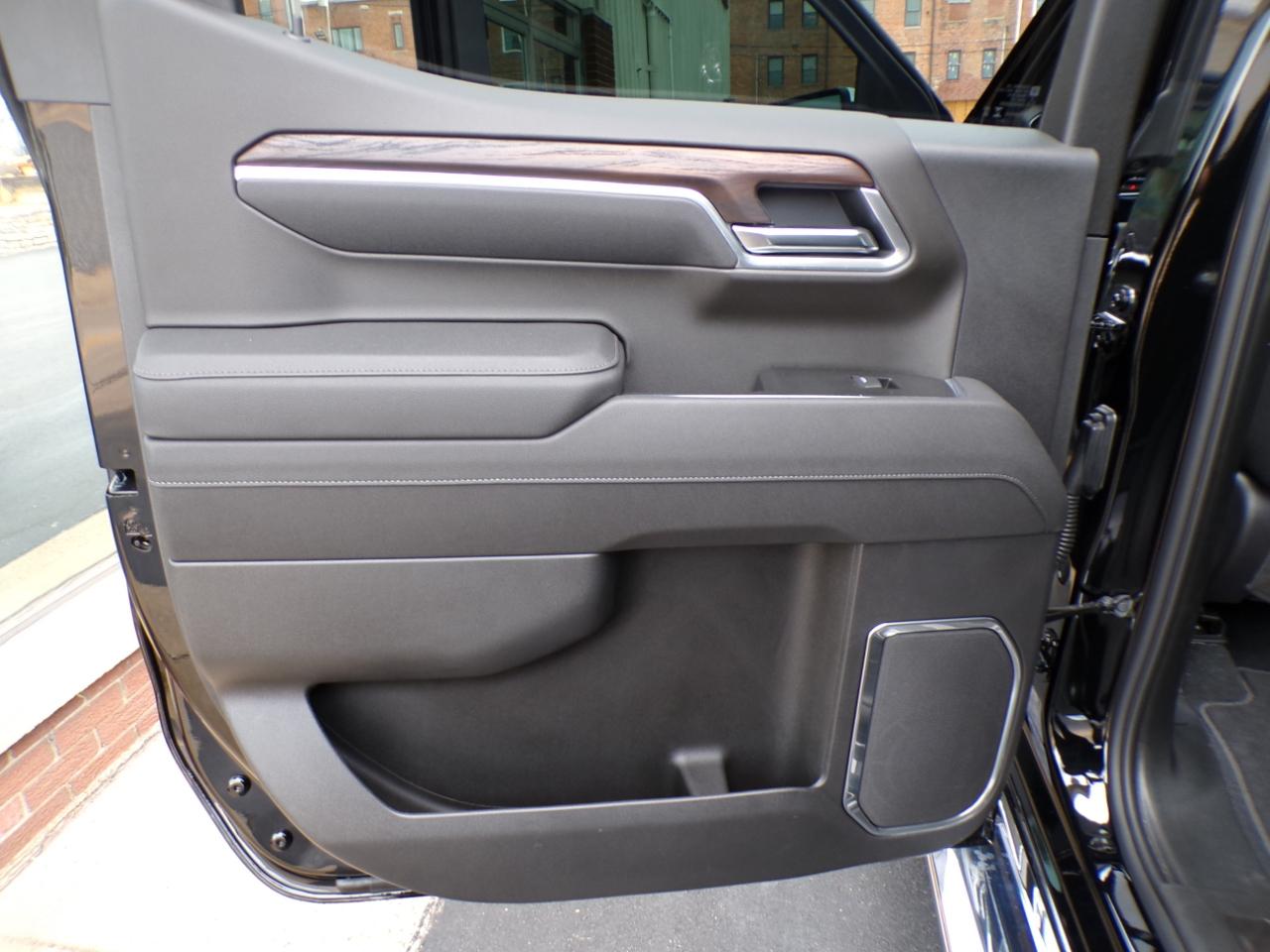 GMC Sierra 1500 4WD Crew Cab 147" SLT 2026