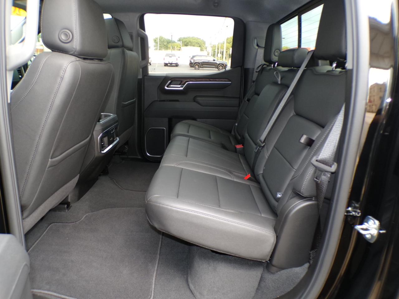 GMC Sierra 1500 4WD Crew Cab 147" SLT 2026