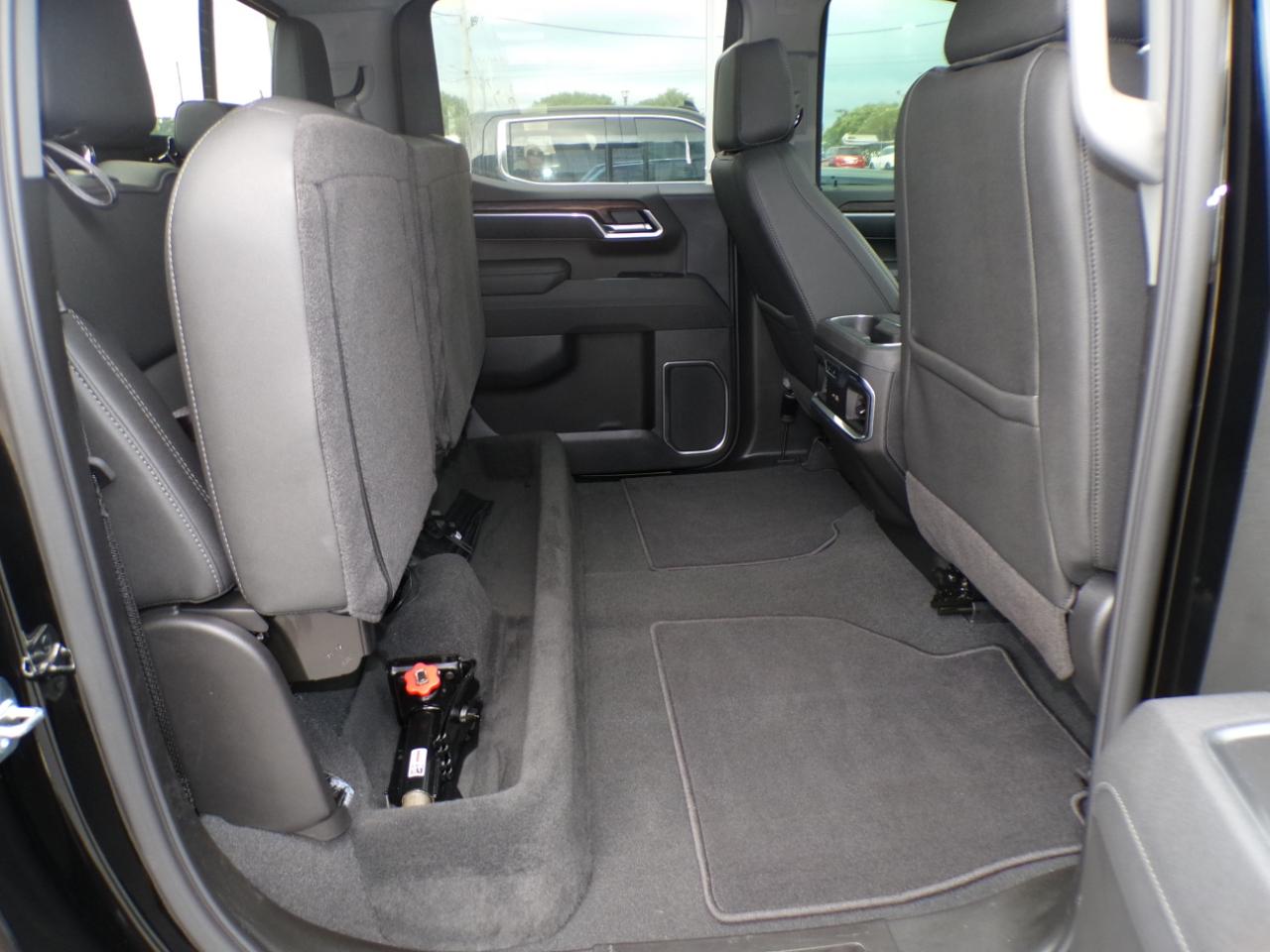 GMC Sierra 1500 4WD Crew Cab 147" SLT 2026