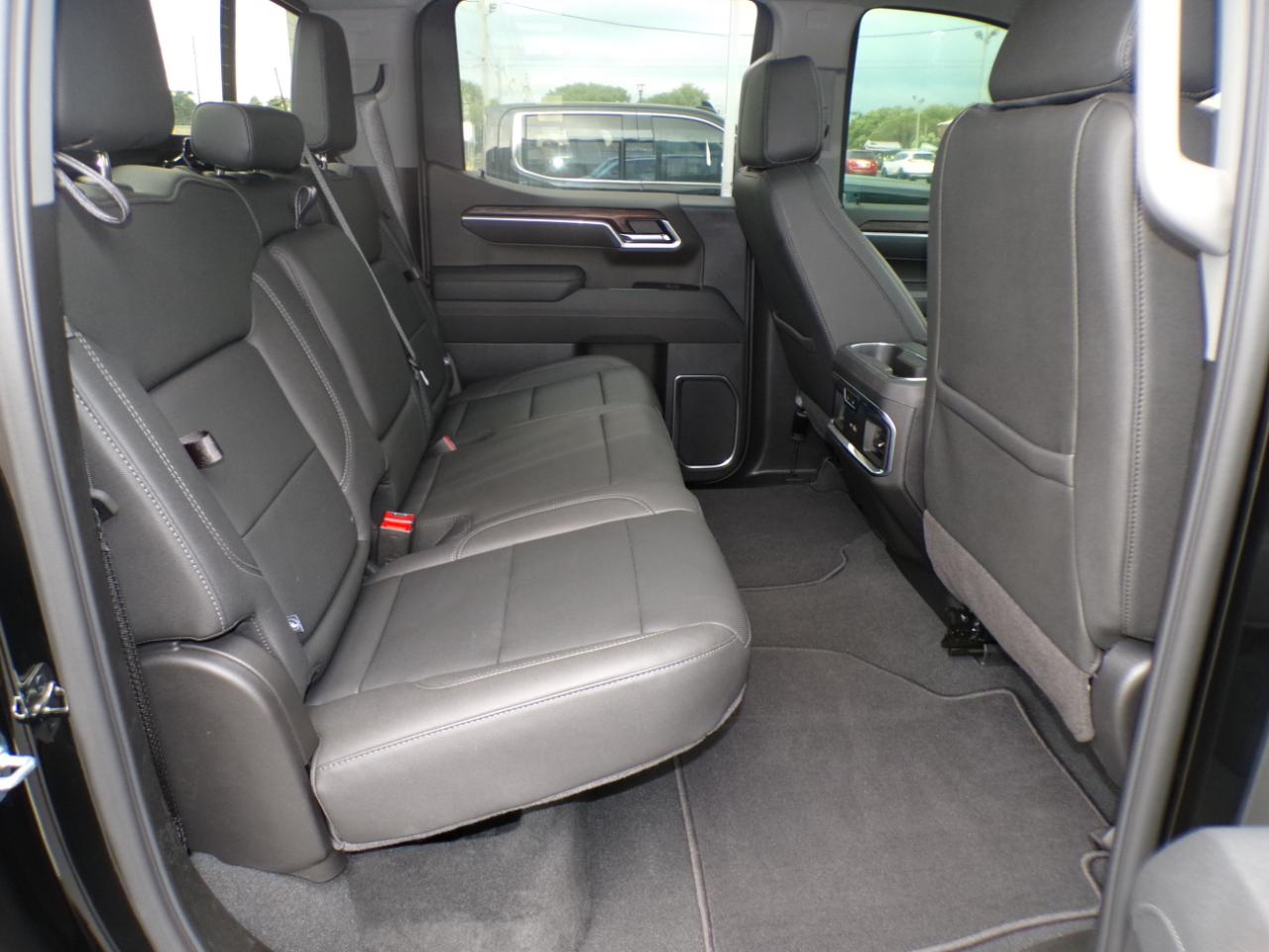 GMC Sierra 1500 4WD Crew Cab 147" SLT 2026