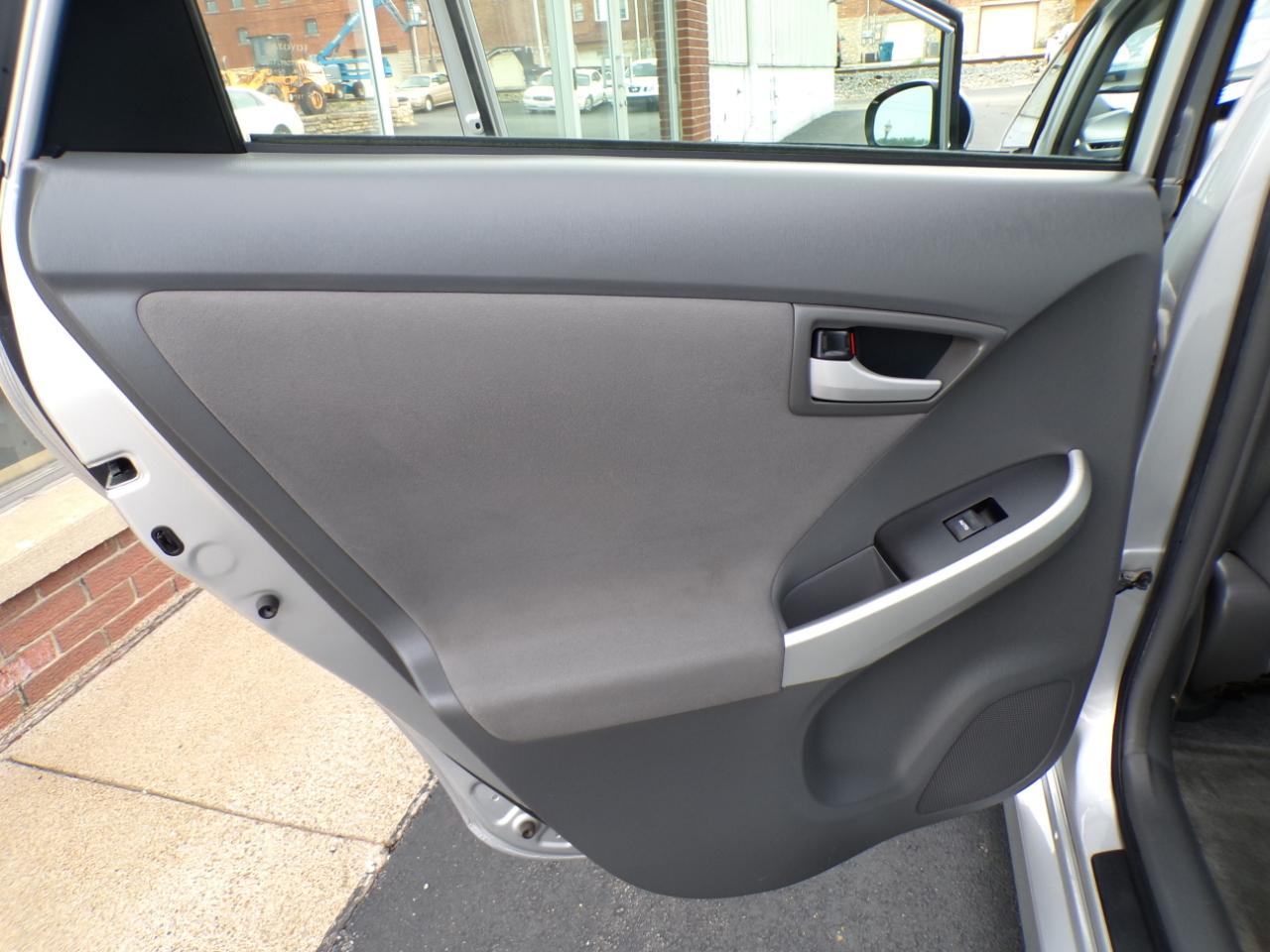 Toyota Prius 5dr HB I (Natl) 2011