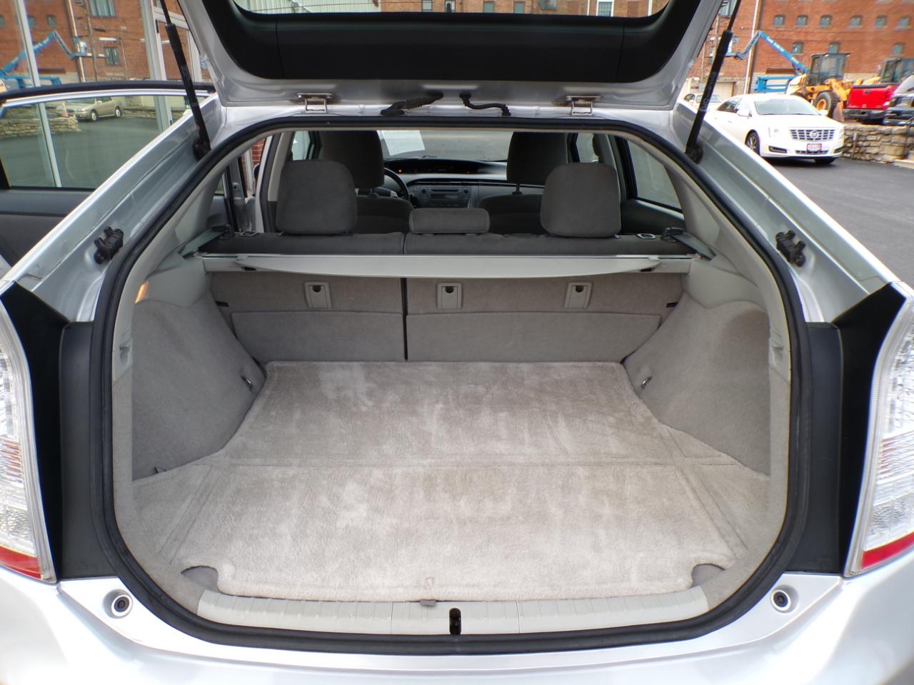 Toyota Prius 5dr HB I (Natl) 2011