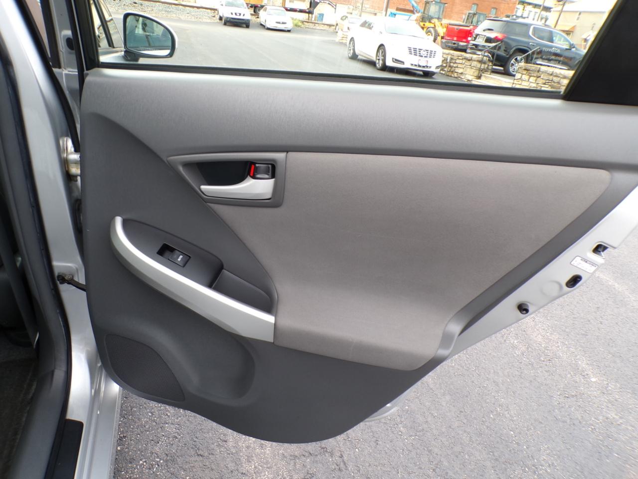 Toyota Prius 5dr HB I (Natl) 2011