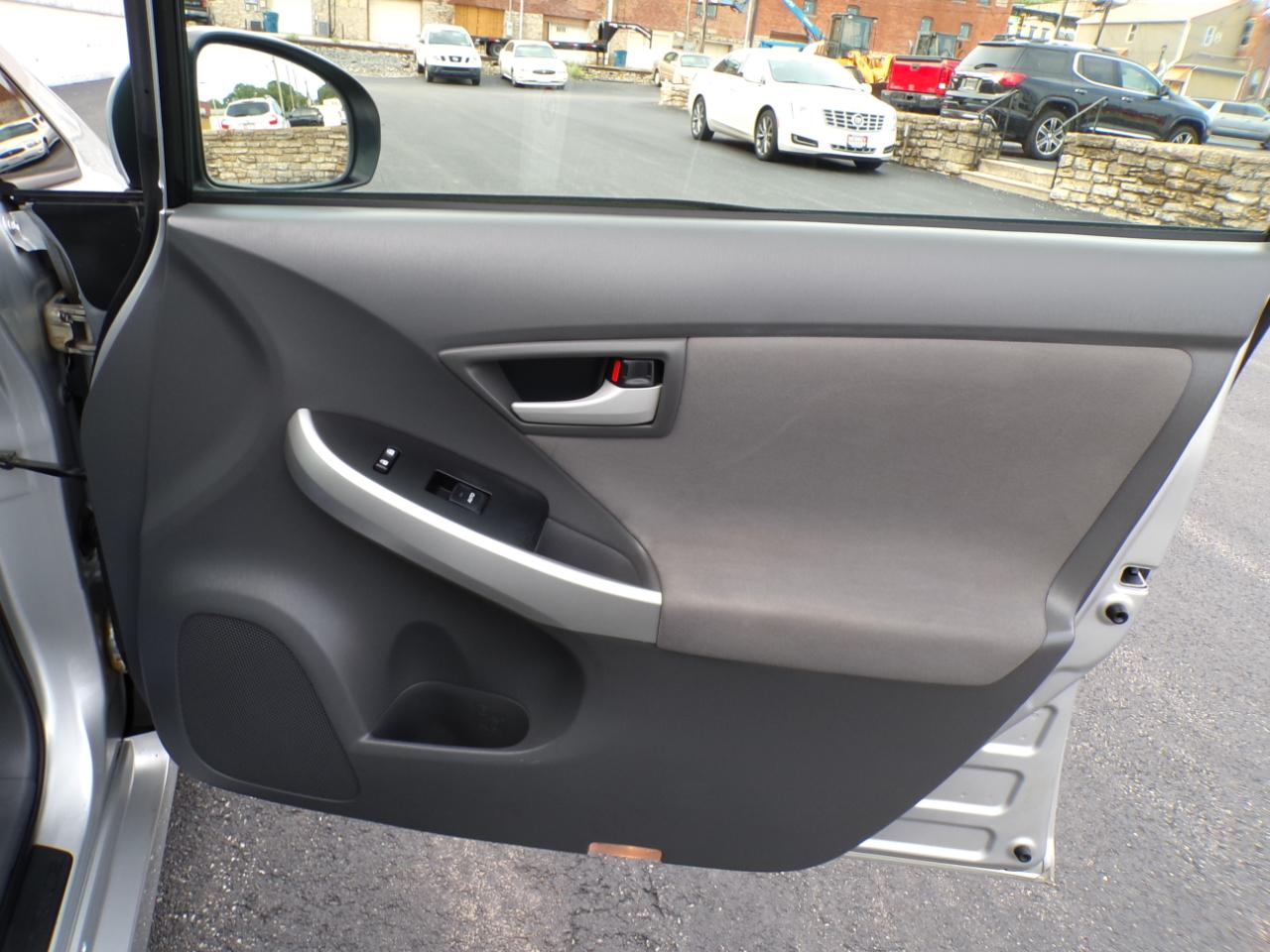 Toyota Prius 5dr HB I (Natl) 2011