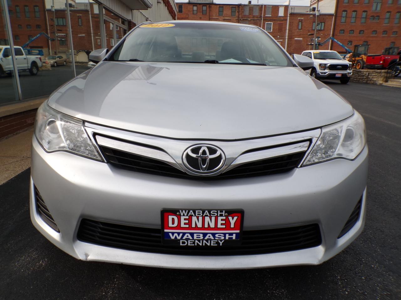 Toyota Camry 4dr Sdn I4 Auto LE (Natl) 2012
