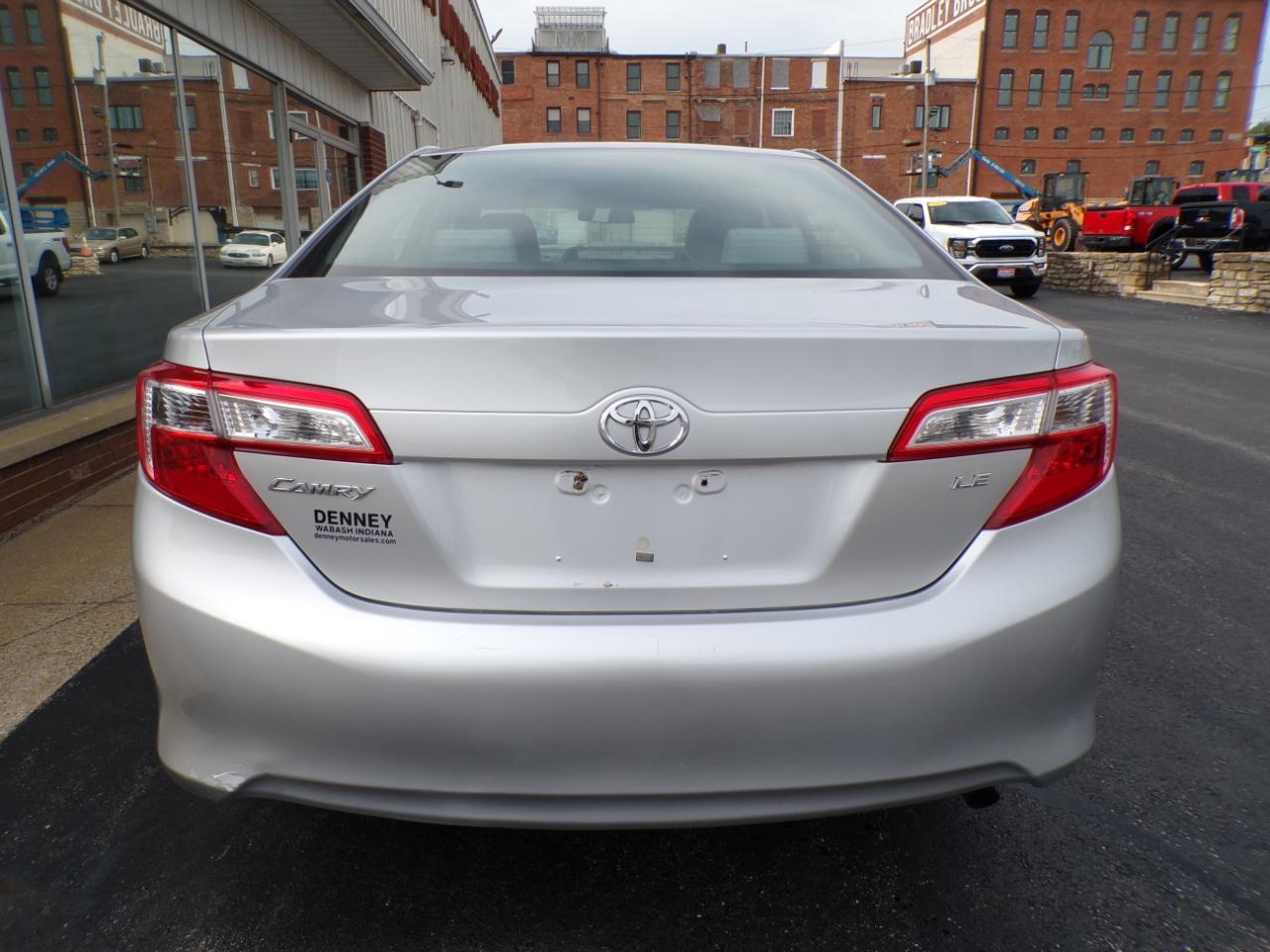 Toyota Camry 4dr Sdn I4 Auto LE (Natl) 2012