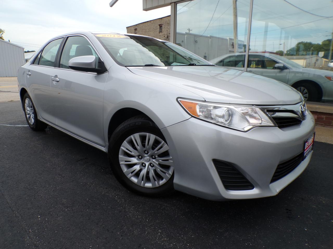 Toyota Camry 4dr Sdn I4 Auto LE (Natl) 2012