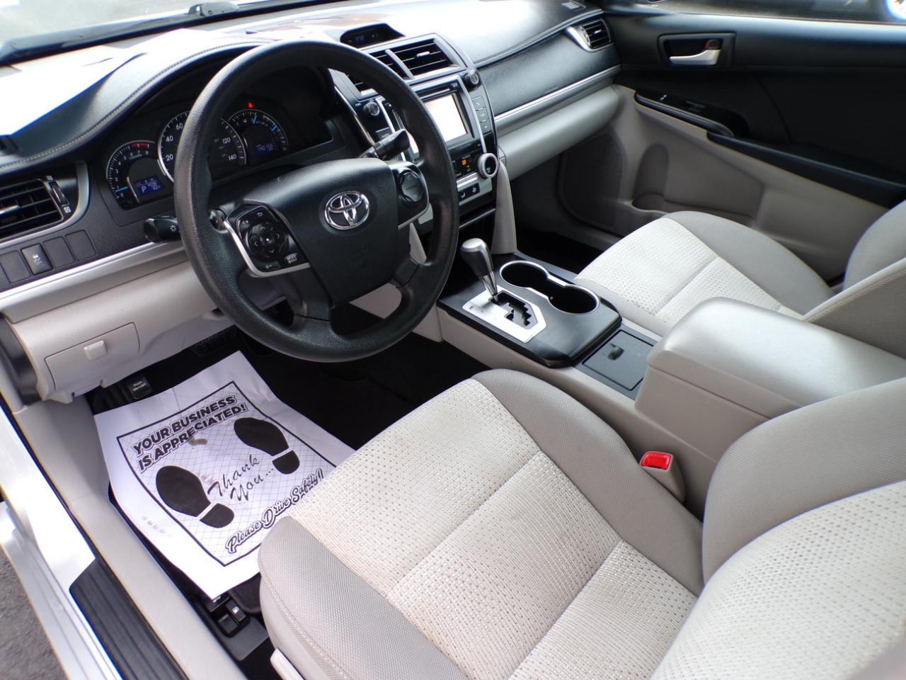Toyota Camry 4dr Sdn I4 Auto LE (Natl) 2012
