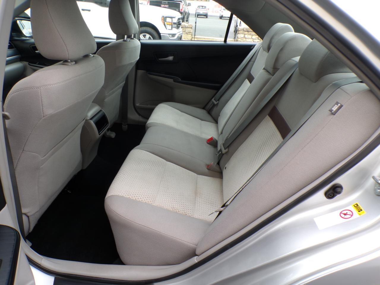 Toyota Camry 4dr Sdn I4 Auto LE (Natl) 2012