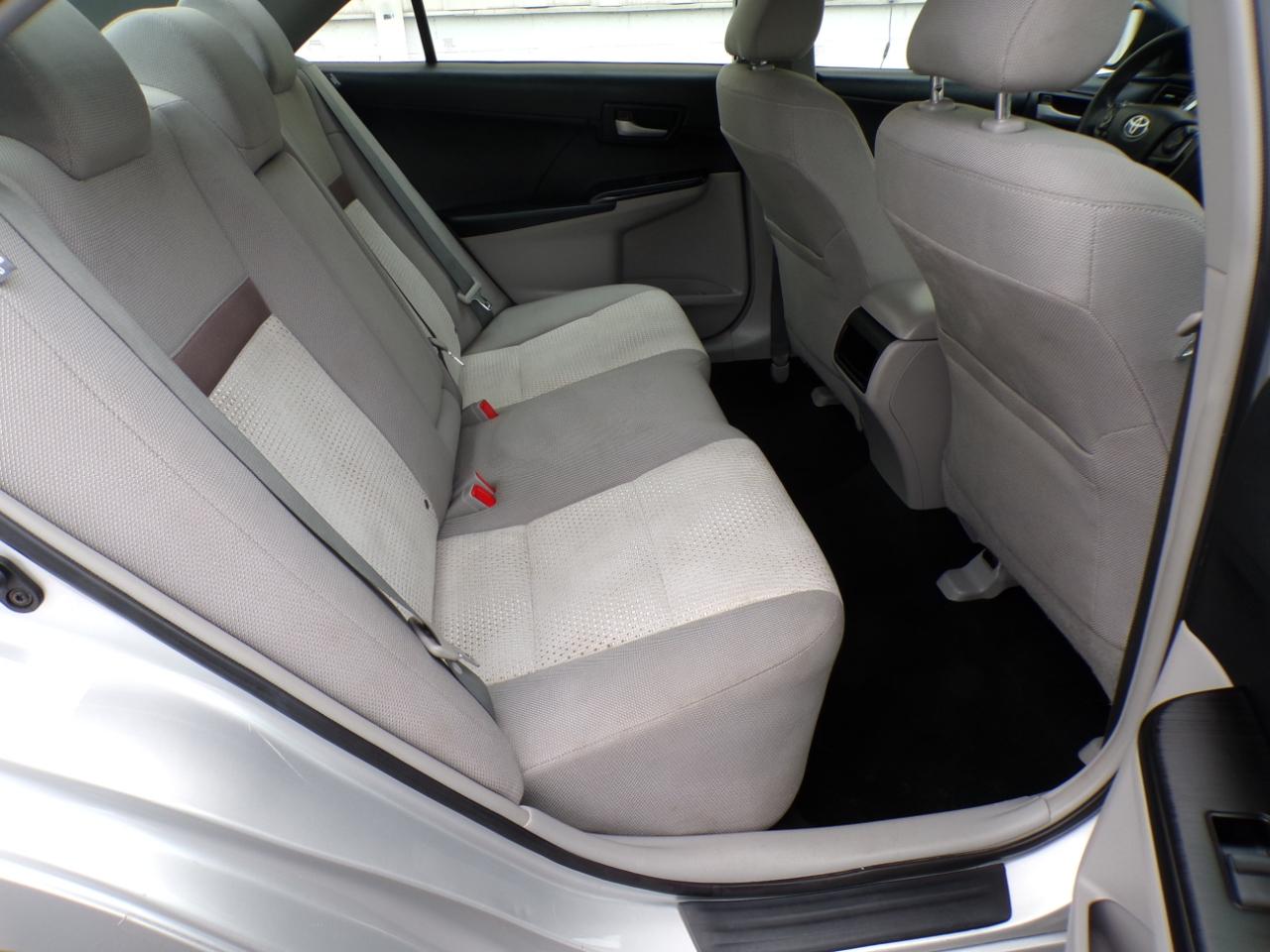 Toyota Camry 4dr Sdn I4 Auto LE (Natl) 2012