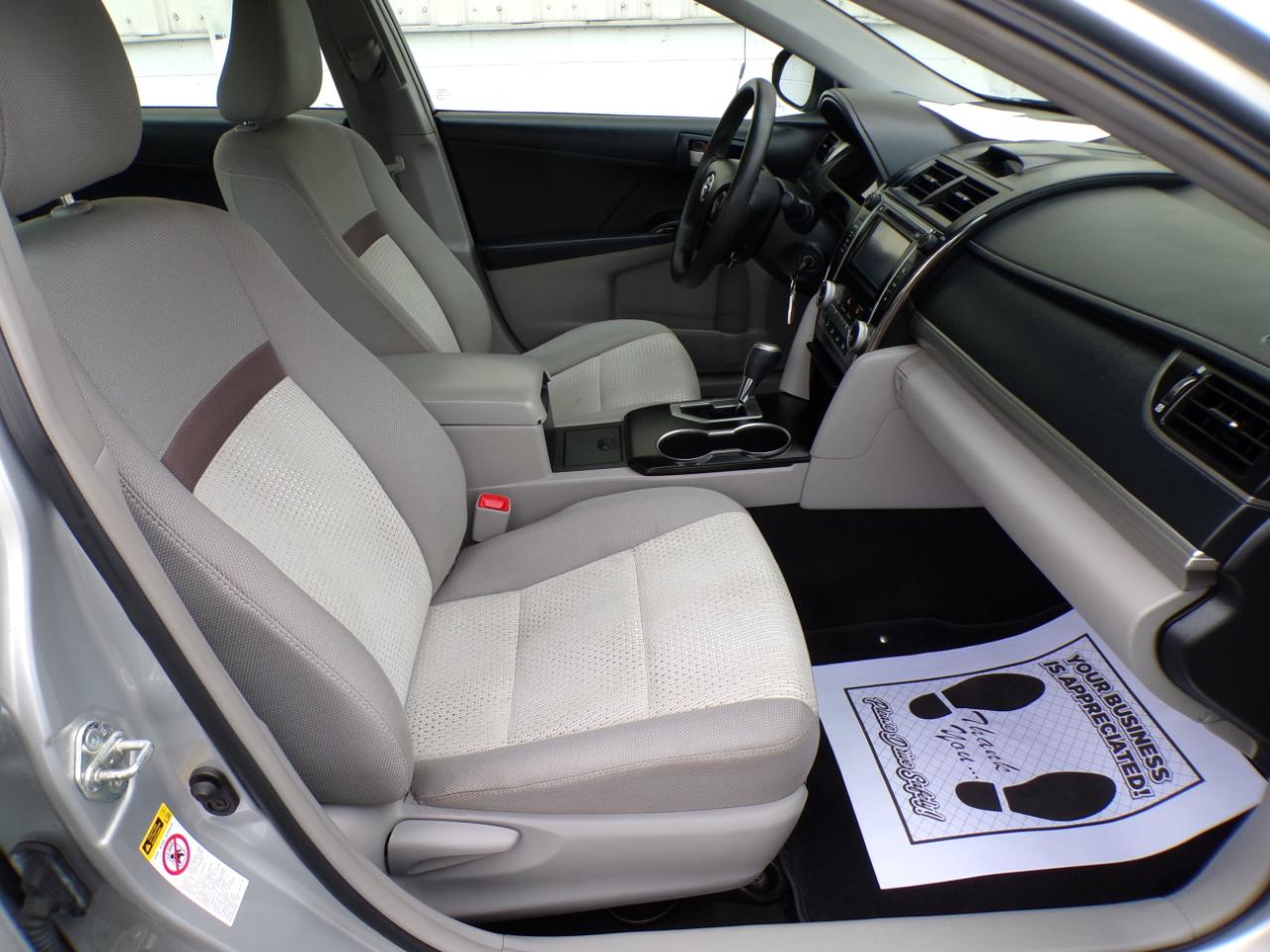 Toyota Camry 4dr Sdn I4 Auto LE (Natl) 2012