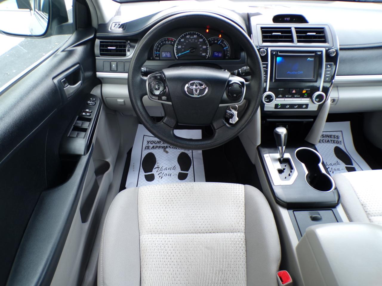 Toyota Camry 4dr Sdn I4 Auto LE (Natl) 2012