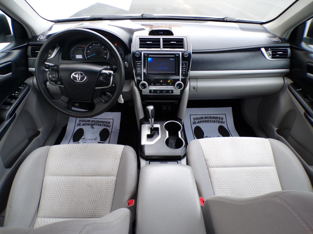 Toyota Camry 4dr Sdn I4 Auto LE (Natl) 2012