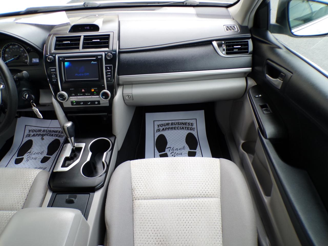 Toyota Camry 4dr Sdn I4 Auto LE (Natl) 2012