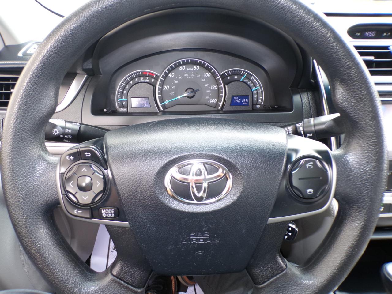Toyota Camry 4dr Sdn I4 Auto LE (Natl) 2012