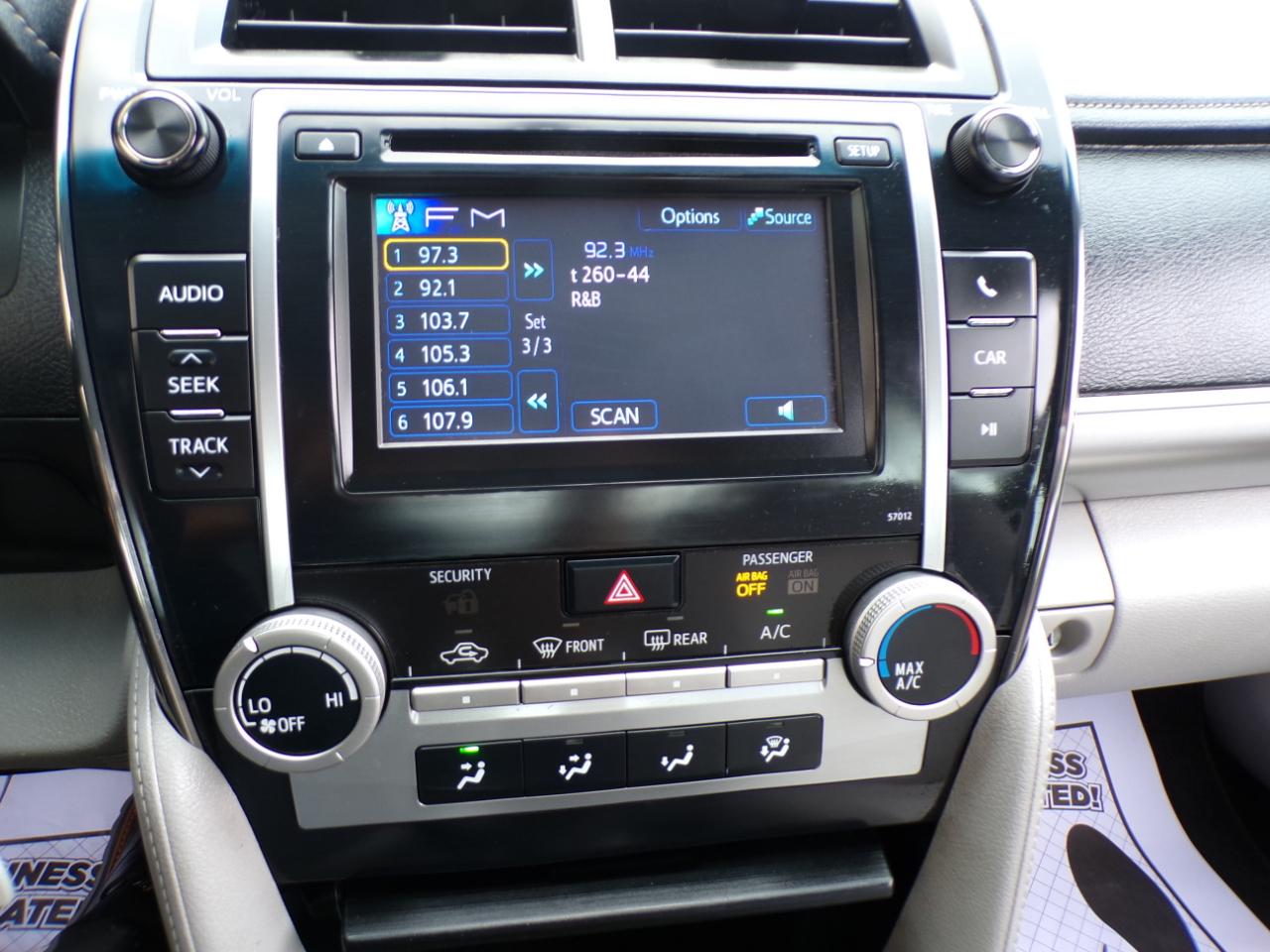 Toyota Camry 4dr Sdn I4 Auto LE (Natl) 2012