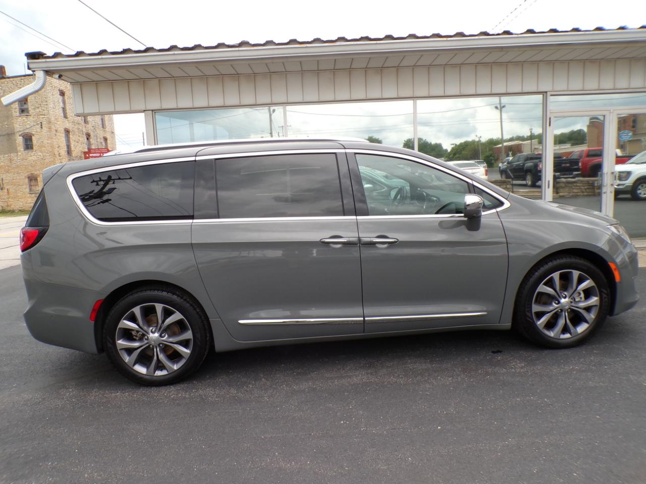 Chrysler Pacifica Limited 35th Anniversary FWD *Ltd Avail* 2020