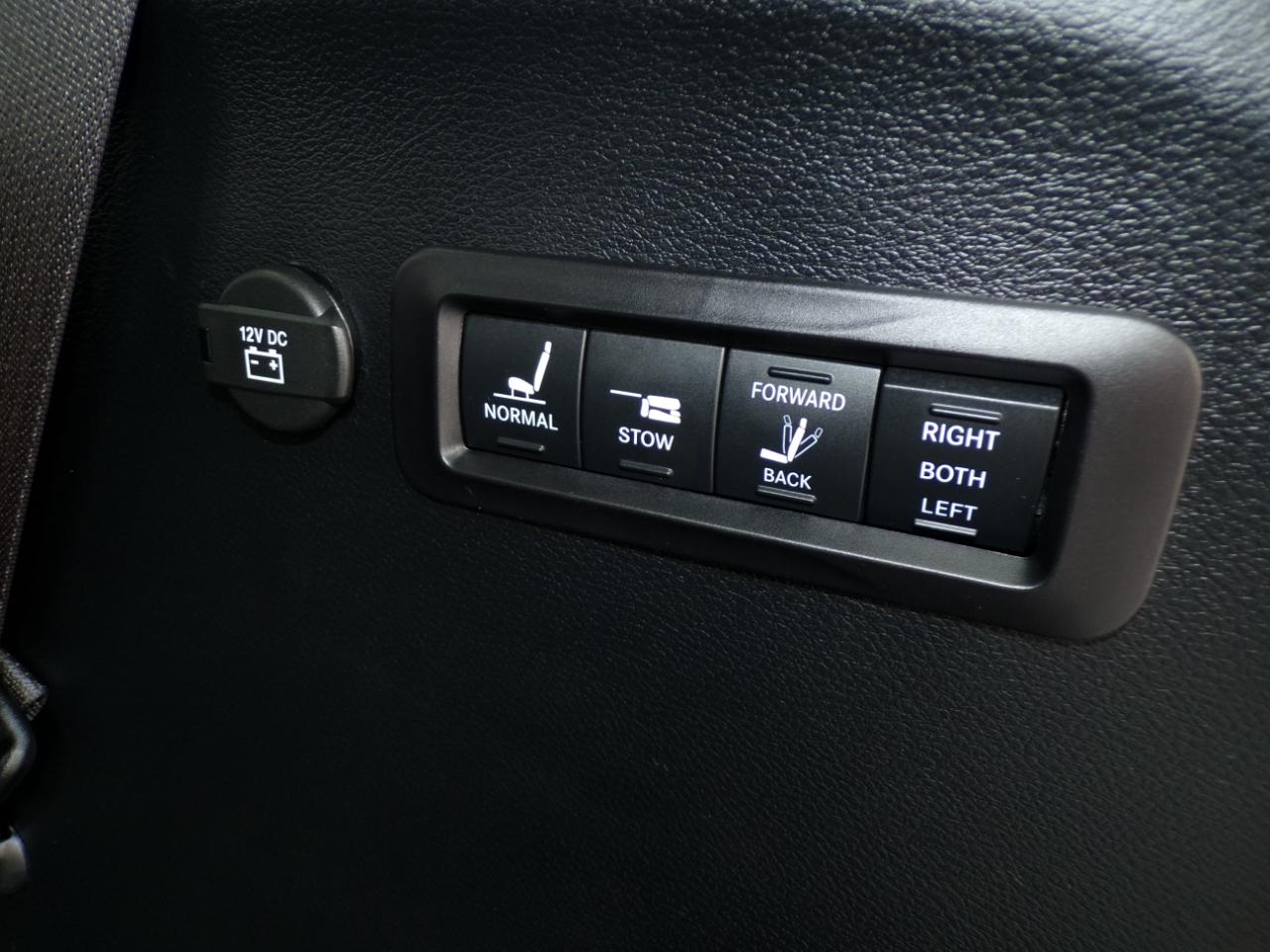 Chrysler Pacifica Limited 35th Anniversary FWD *Ltd Avail* 2020