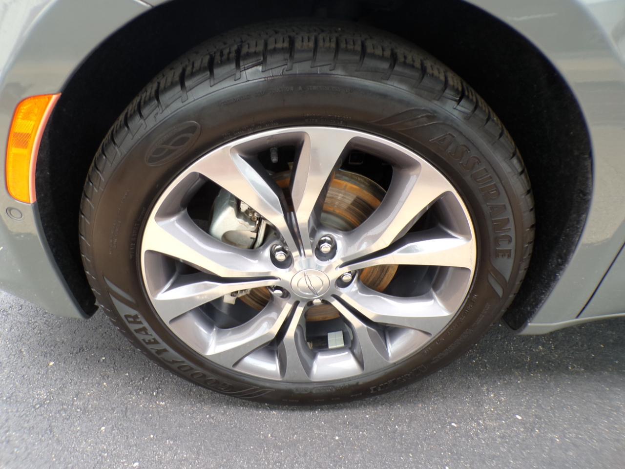 Chrysler Pacifica Limited 35th Anniversary FWD *Ltd Avail* 2020