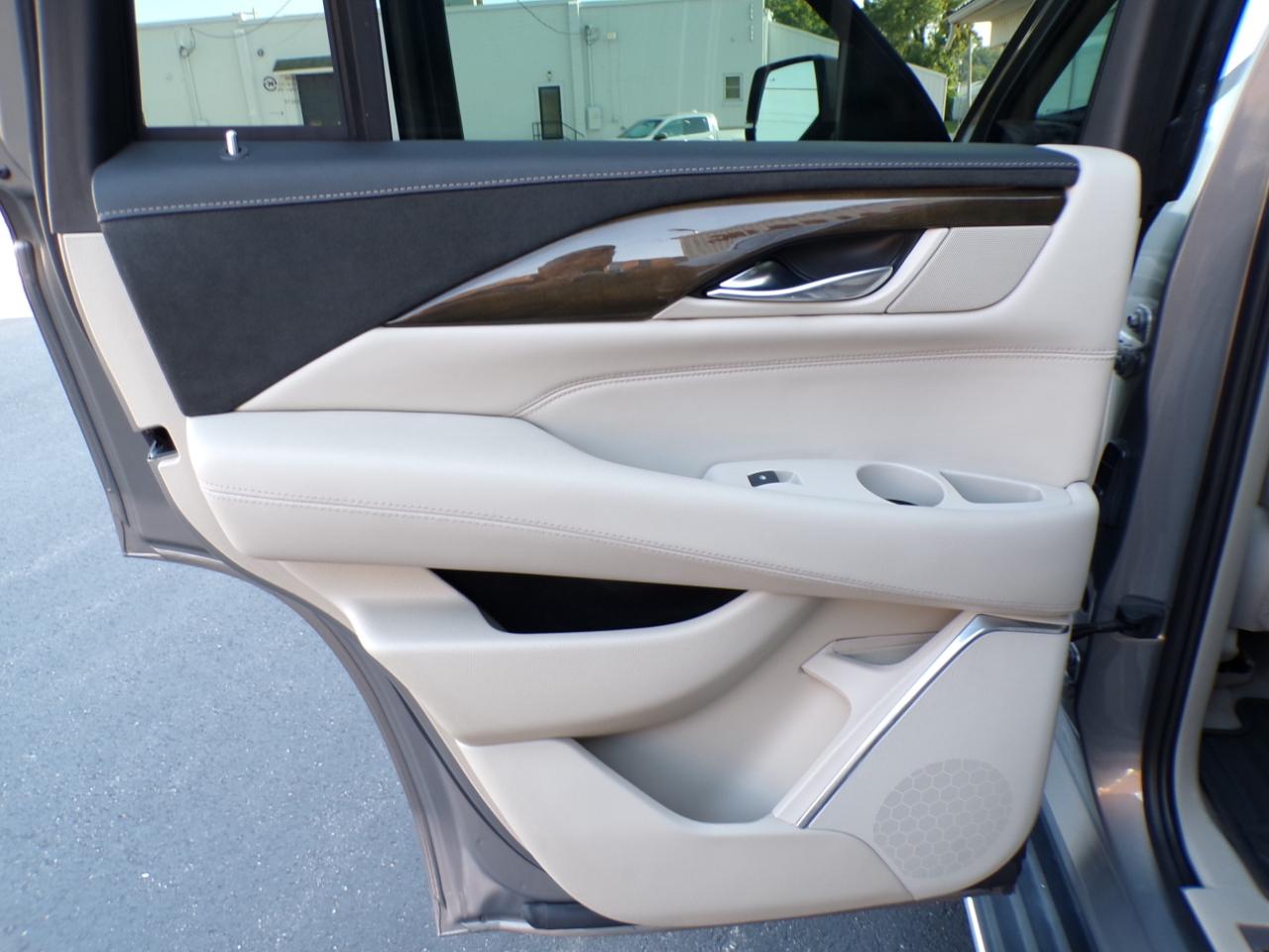 Cadillac Escalade 4WD 4dr Luxury 2019