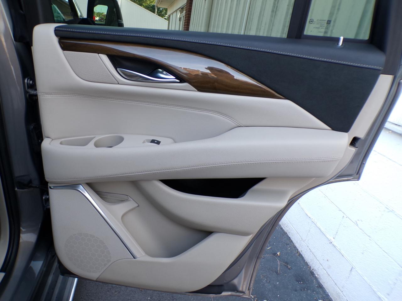 Cadillac Escalade 4WD 4dr Luxury 2019