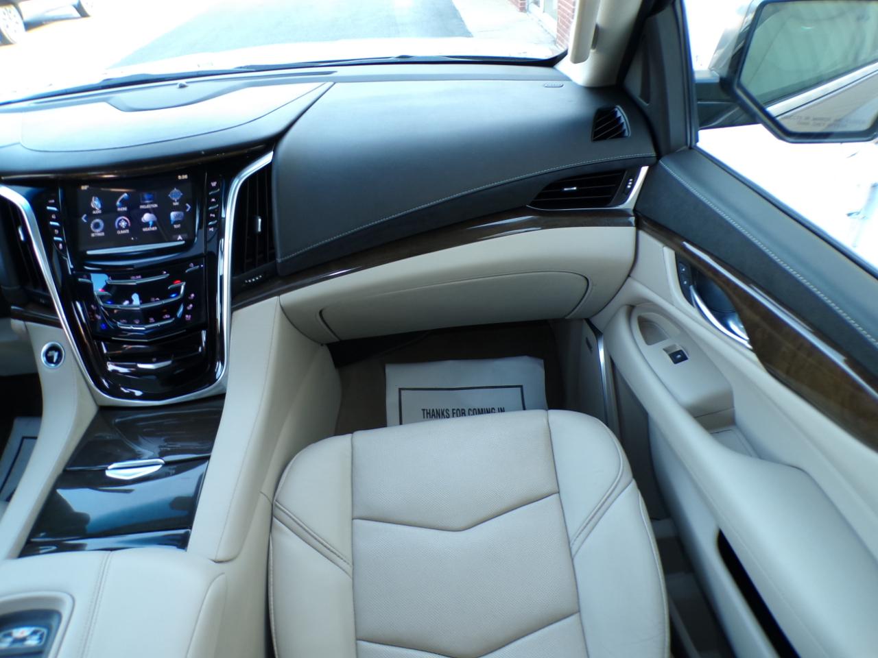Cadillac Escalade 4WD 4dr Luxury 2019