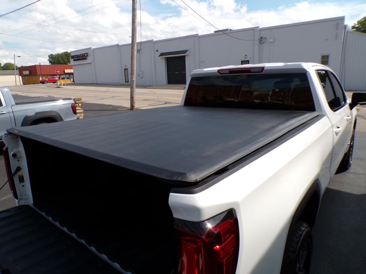 GMC Sierra 1500 4WD Crew Cab 157" AT4 2021