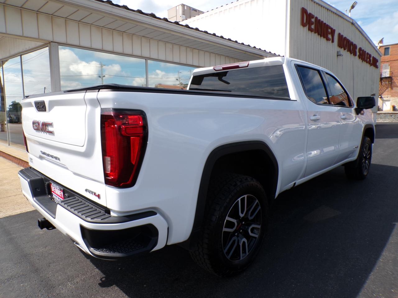 GMC Sierra 1500 4WD Crew Cab 157" AT4 2021