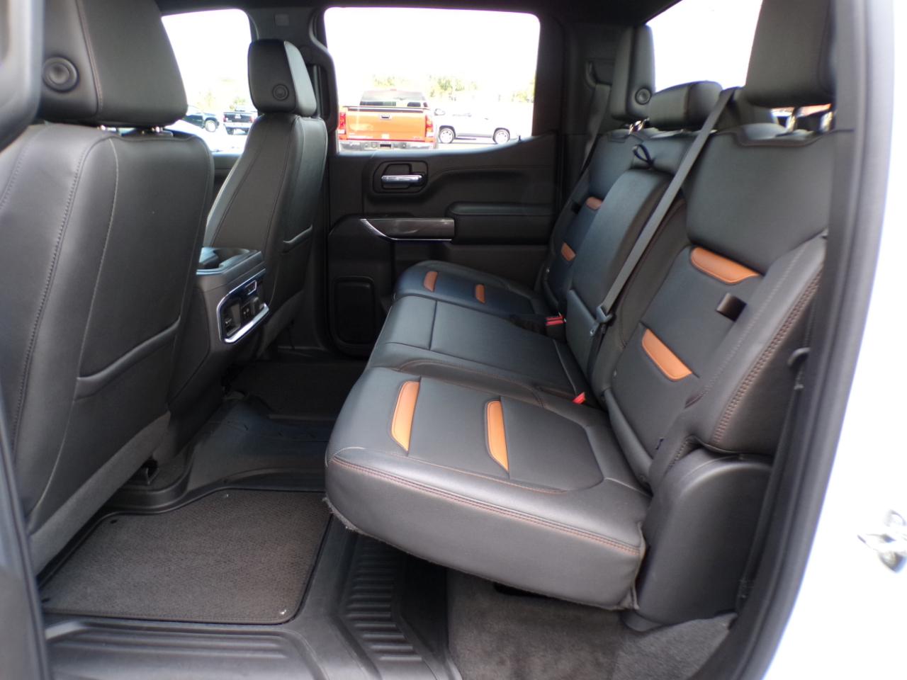 GMC Sierra 1500 4WD Crew Cab 157" AT4 2021