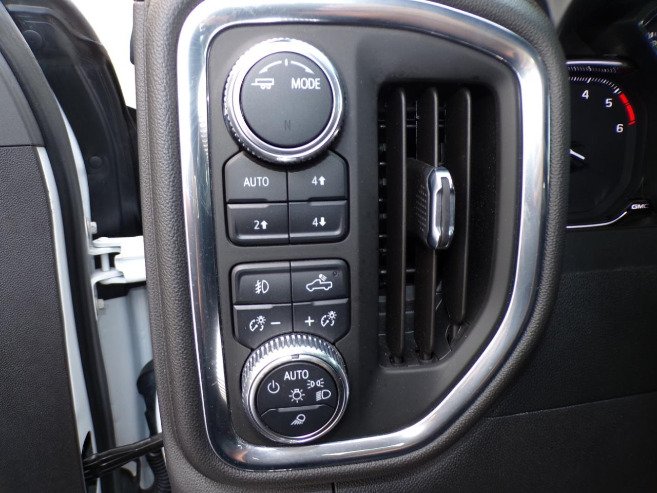 GMC Sierra 1500 4WD Crew Cab 157" AT4 2021